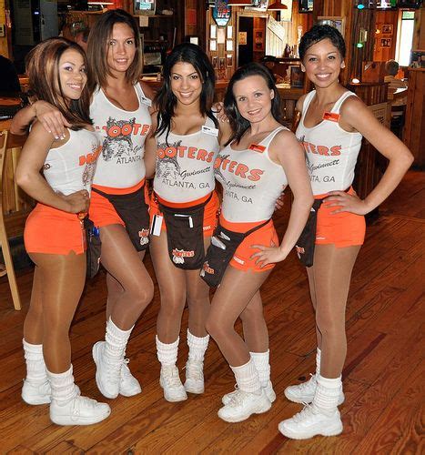 hooters fotos